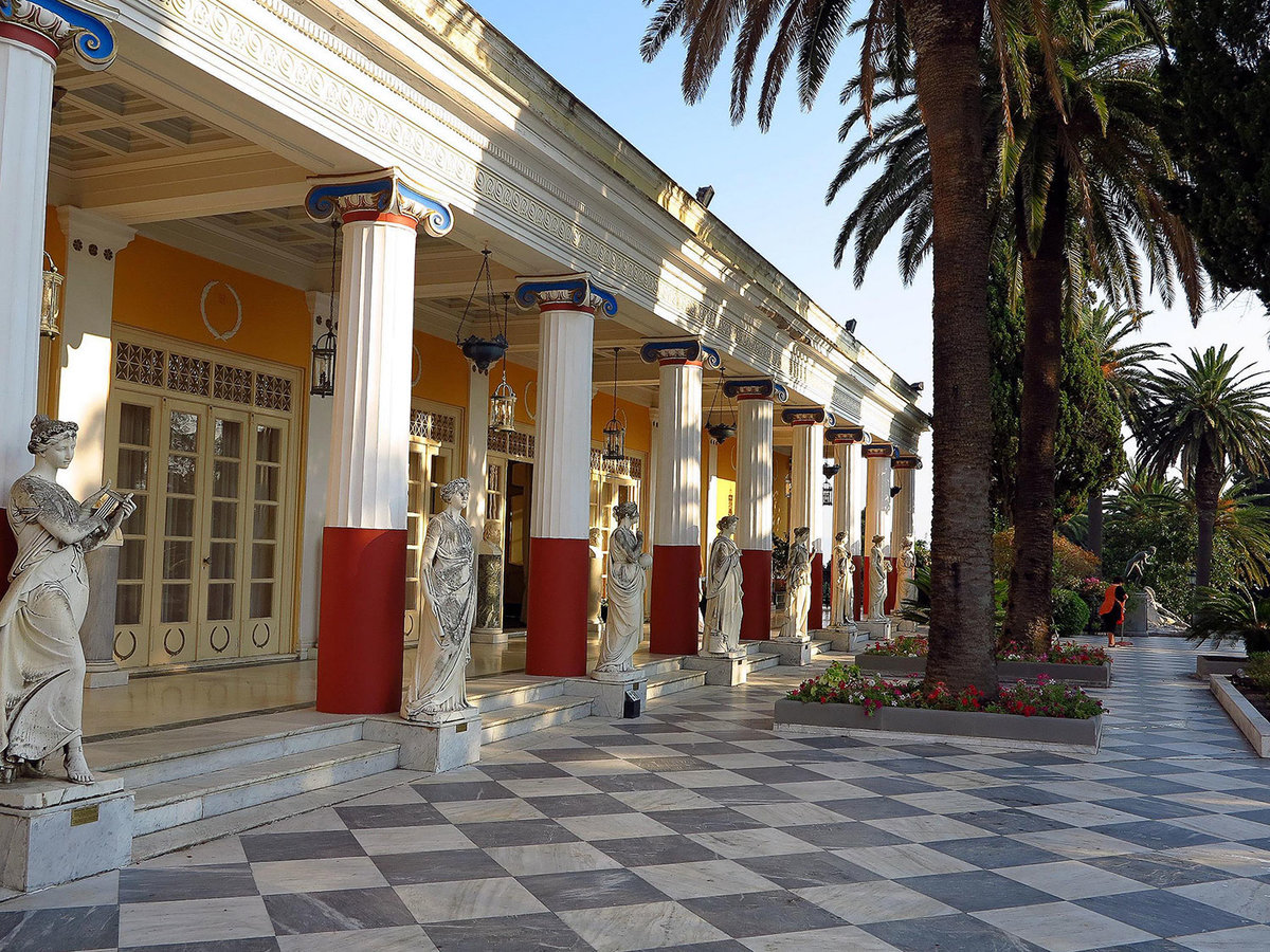 Дворец Ахиллеон на острове Корфу